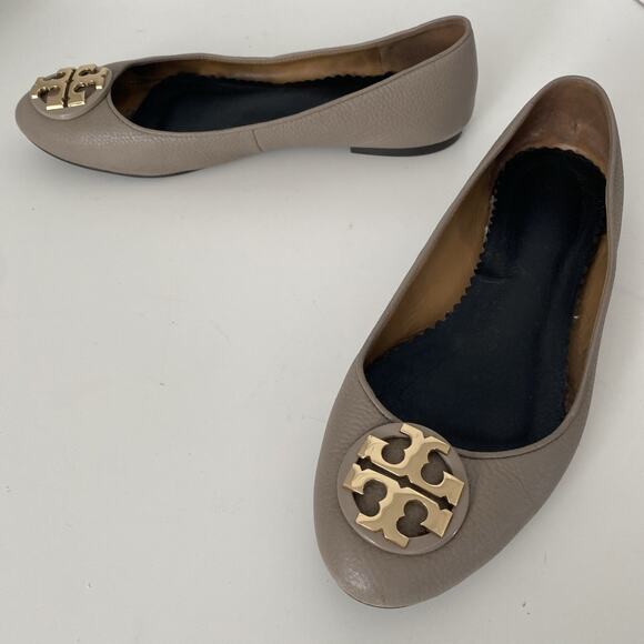 Tory Burch Claire Ballet Flat French Gray Tumbled Leather Round Toe Gold Logo 9 - Picture 6 of 13